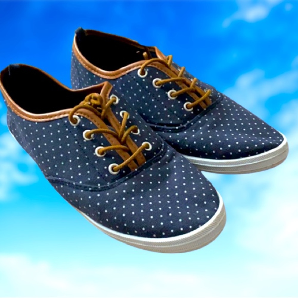 Basic polka dot sneakers